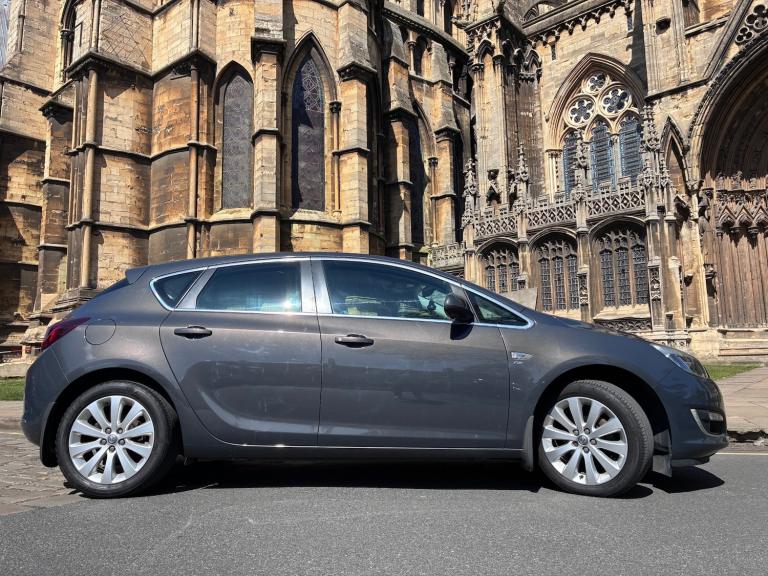 2014 Vauxhall Astra 1.6i 16V Elite 5dr HATCHBACK Petrol Manual