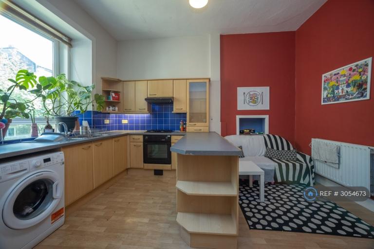 2 bedroom flat in Wardlaw Place, Edinburgh, EH11 (2 bed) (#3054673)