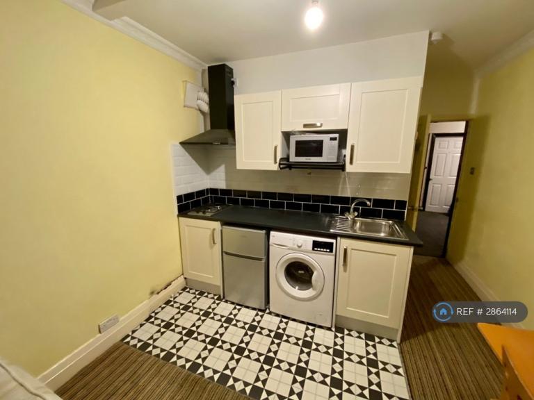 Studio flat in Room A, Birmingham, B5 (#2864114)