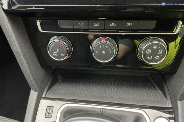 2021 Volkswagen Passat 2.0 TDI EVO SCR SE Nav 5dr ESTATE DIESEL Manual