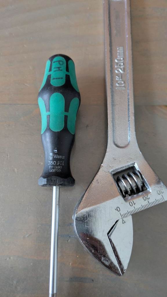 Wera Screwdriver & 10' Adjustable Spanner 