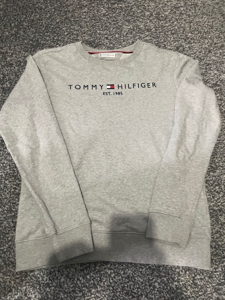 Tommy Hilfiger Grey Crew Neck Jumper – Good Condition