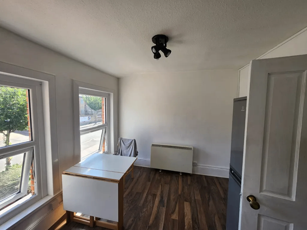 2 Bedroom First Floor Flat to Let on Mansfield Road Ilford IG1 3BB