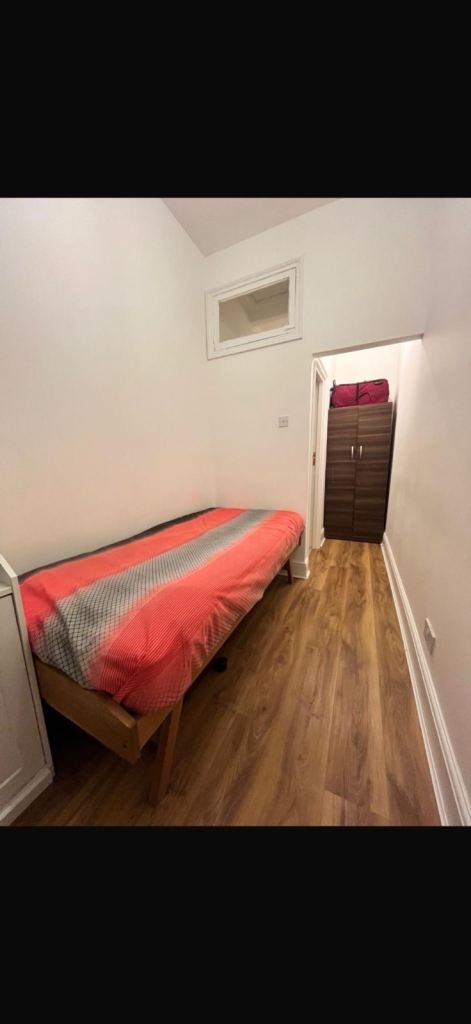 Lovely Room for Students/Professionals Near Hackney Central/Clapton – Shops & Buses on Doorstep