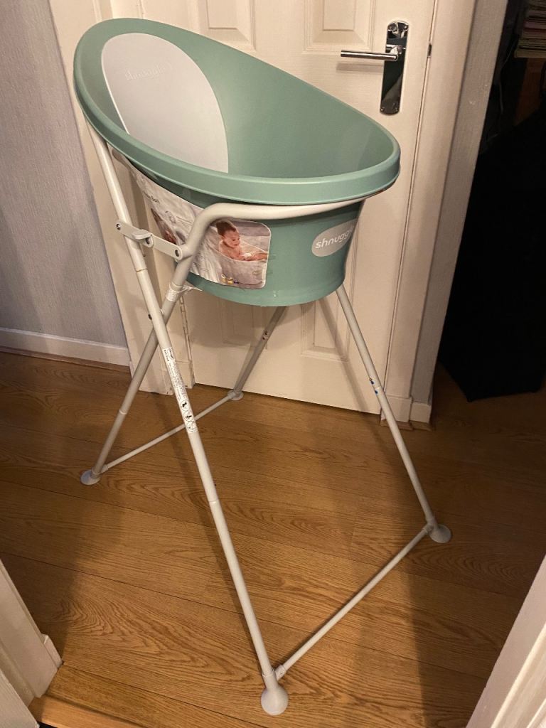 Shnuggle baby bath and stand 