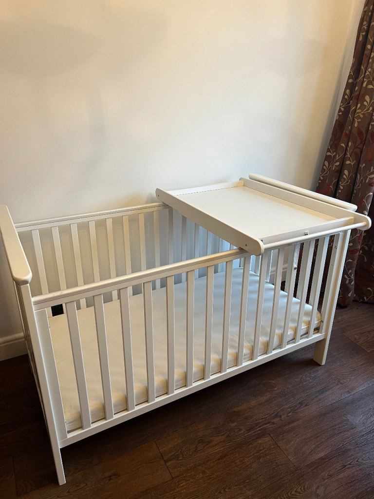 Cotbed, mattress and chest of drawers.