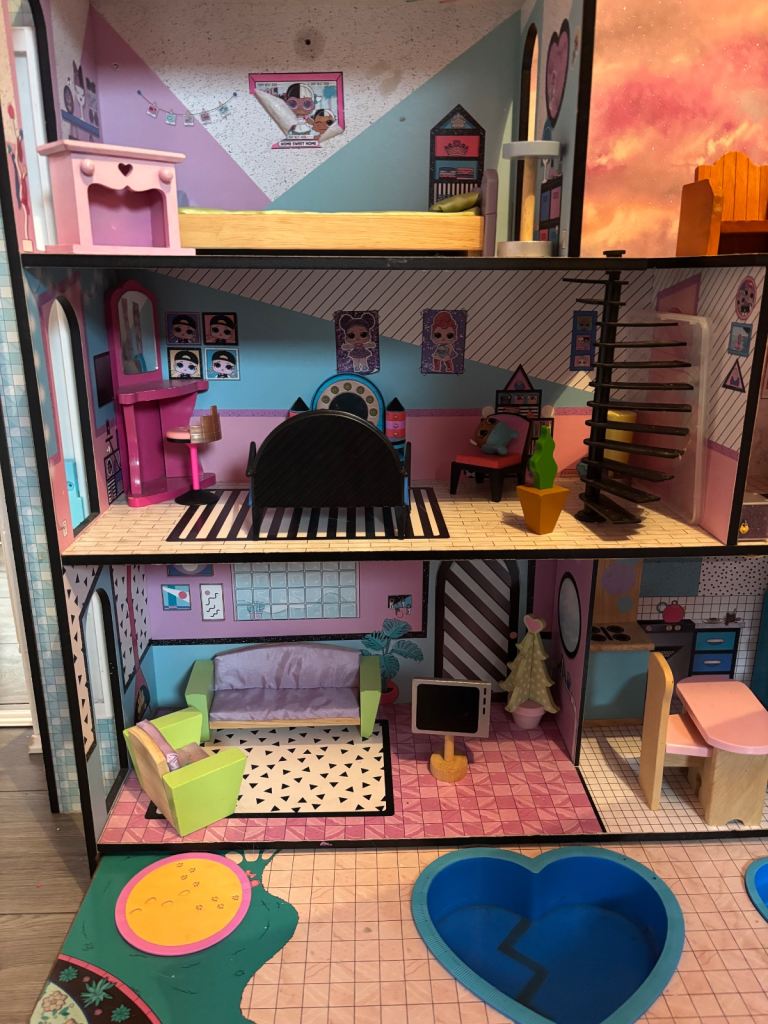 LOL doll house & camper