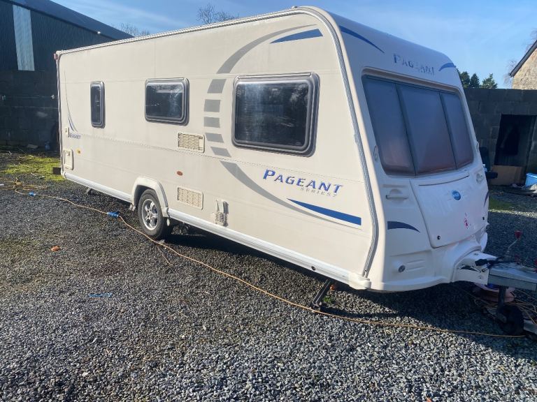 Baileys pageant series 7 fixed French bed. Motor mover real tidy caravan 