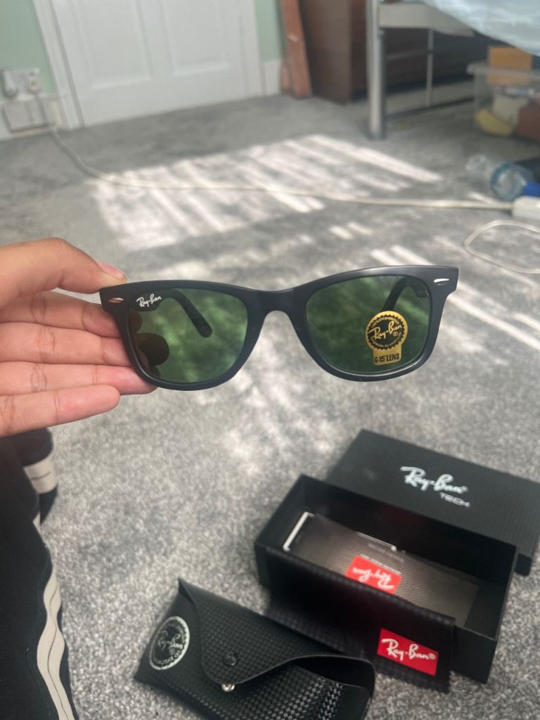 New Ray-Ban Sunglasses Wayfarer Style - Black