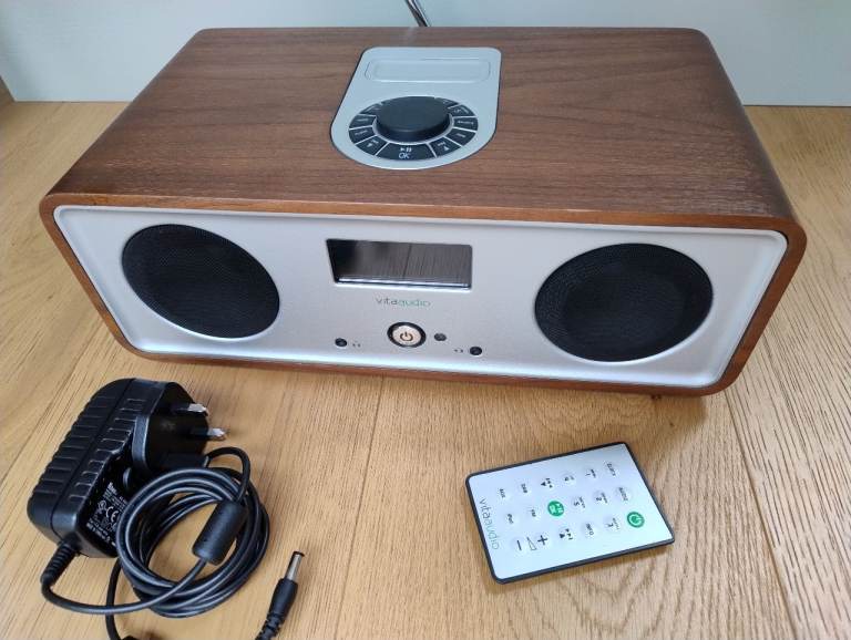 Vita Audio (Ruark) R2i DAB digital radio - natural wood