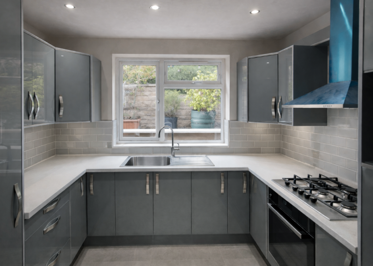 Kitchen Fitter Leeds 🔴🟠🟡🟢 Mitre Cut Worktops | Free Quote ✔