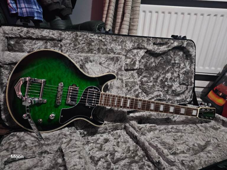 Hartwood fifty6 vibrato/hardcase 