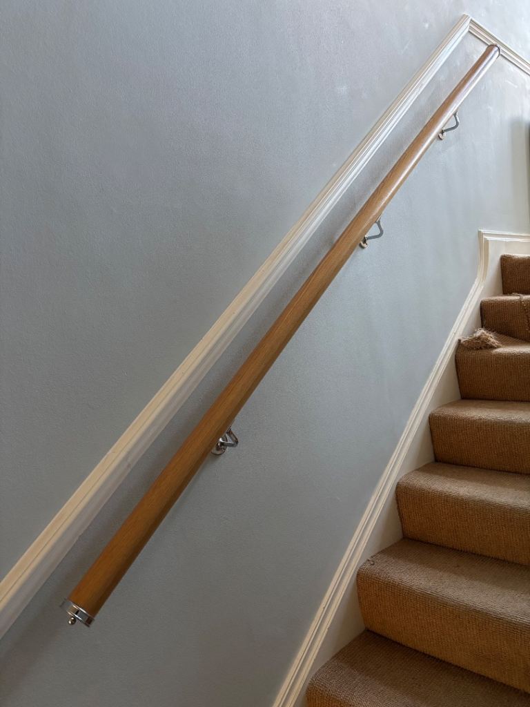 Beautiful oak HANDRAIL