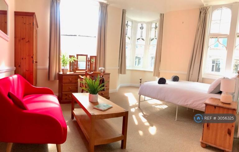3 bedroom flat in Digby Chambers, Bournemouth, BH1 (3 bed) (#3056325)
