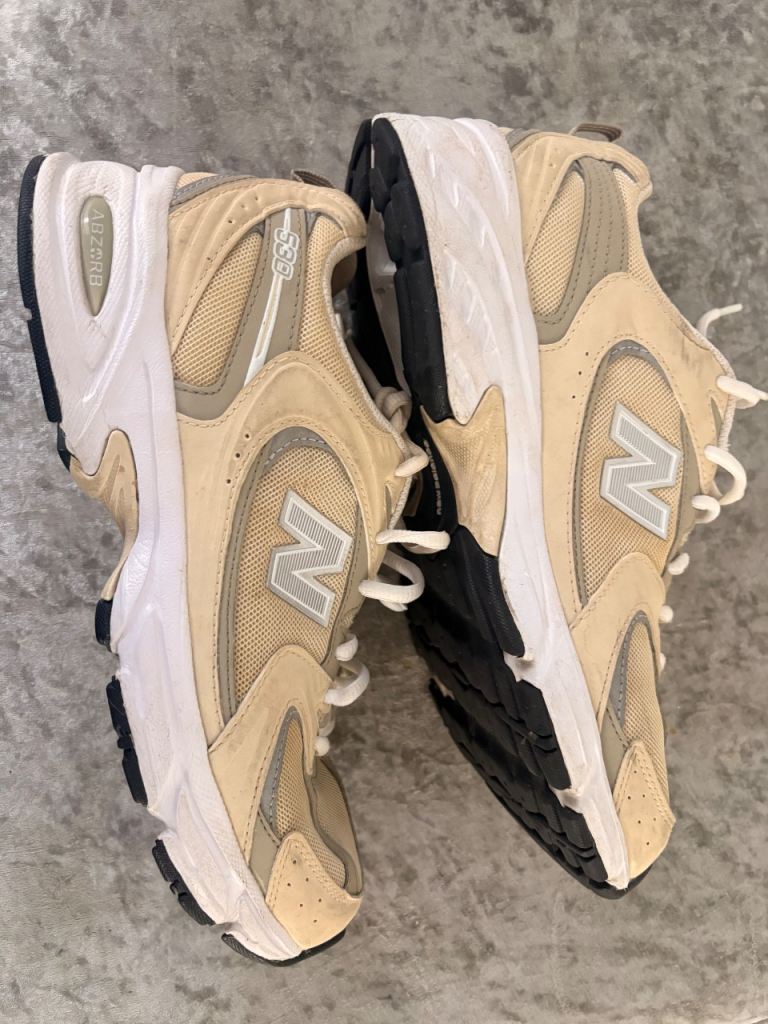 Women’s beige Nike 530