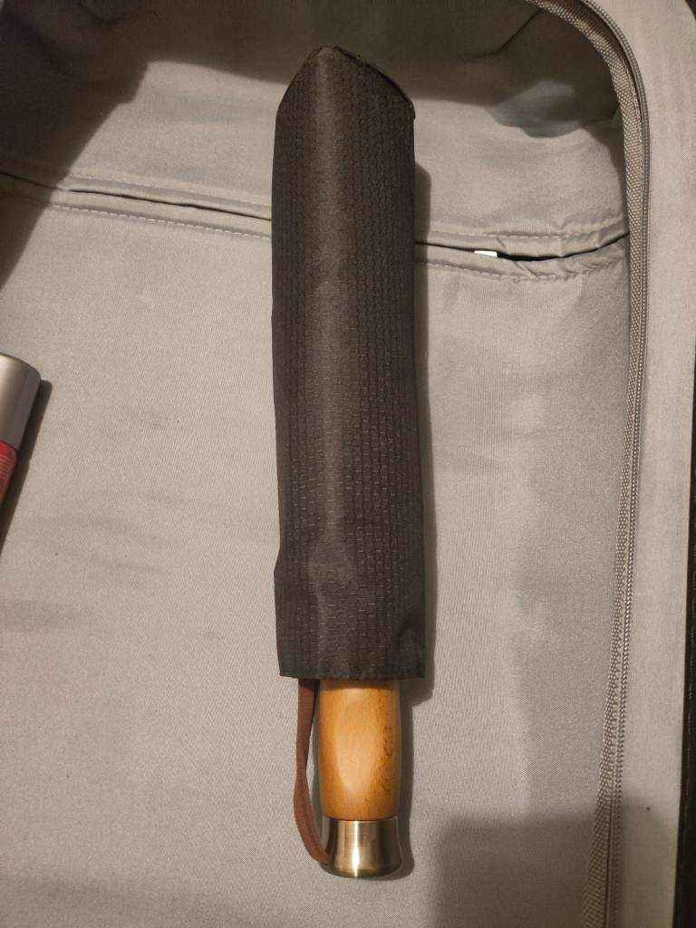 New Hello Raincats fancy compact umbrella RRP £30 new in box