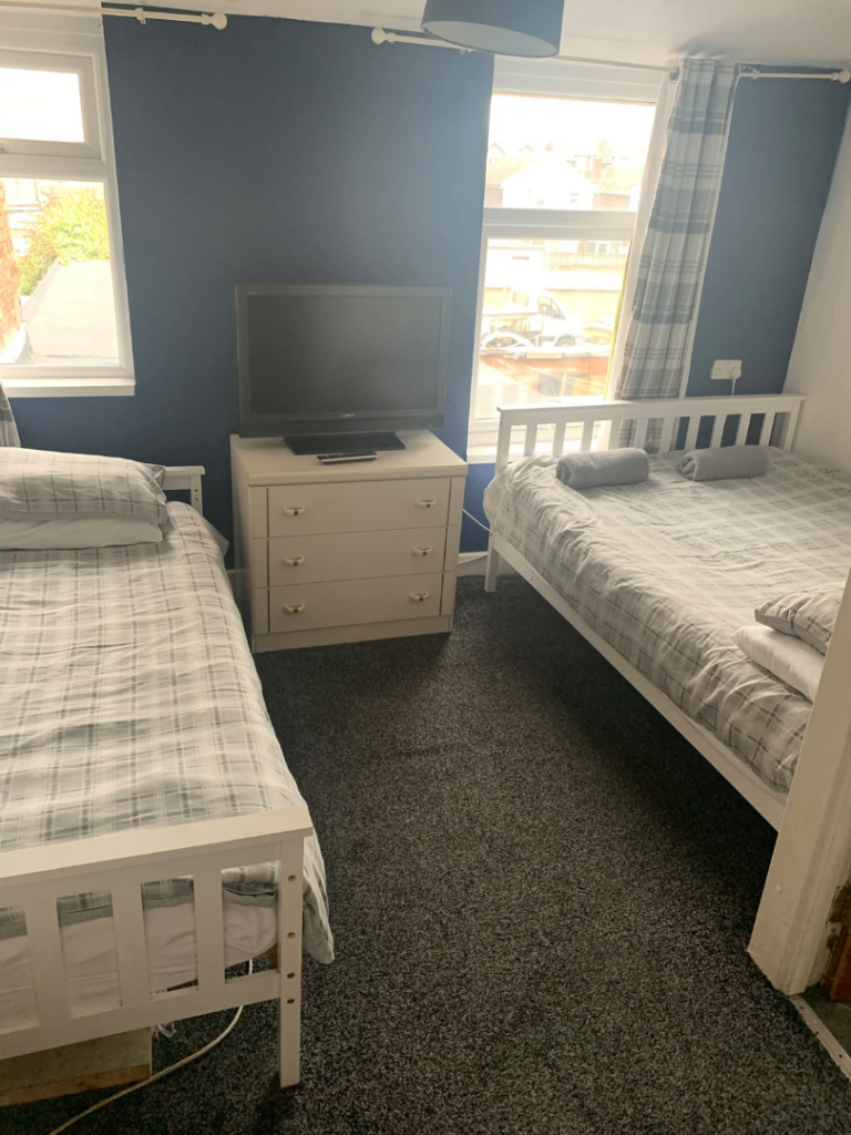 Spacious and big Triple Ensuite Room available in FY4 1NG