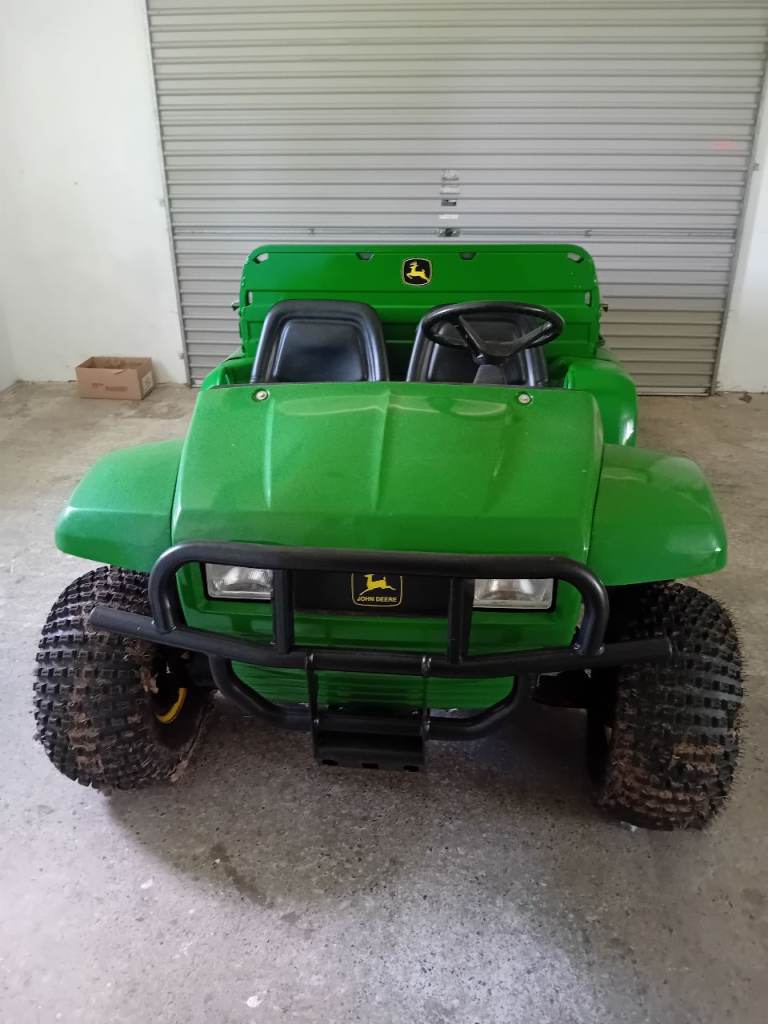 John Deere 6 x 4 Gator