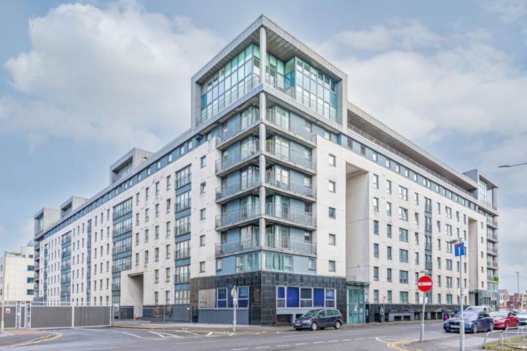 Wallace Street G5 8AU – Modern 2 Bedroom Apartment to Let – £1,095 PCM