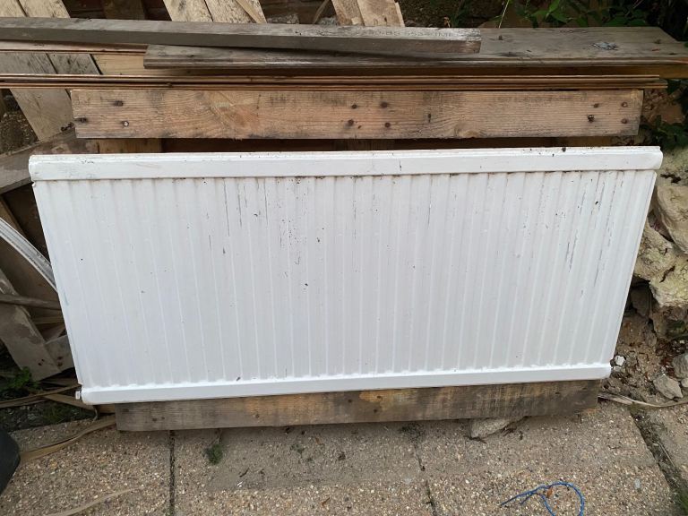 **Free** single radiator 130 x 60cm