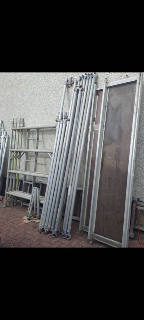 Scaffolding tower 