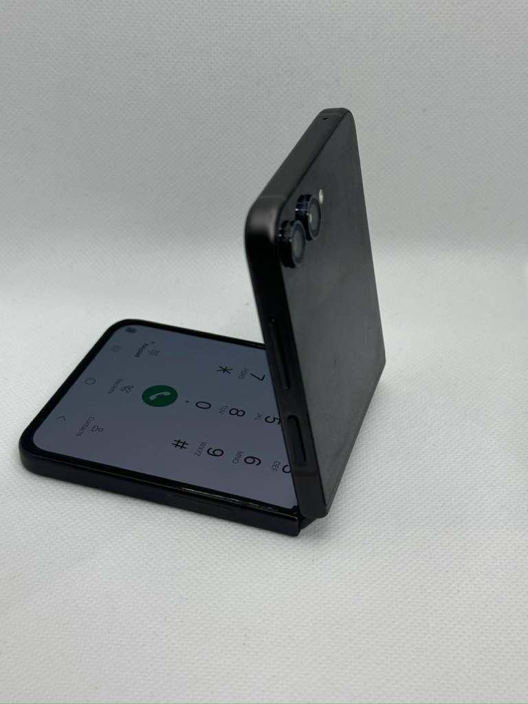 Samsung Galaxy Z Flip 5 5G - 256GB - Black (Unlocked) Smartphone