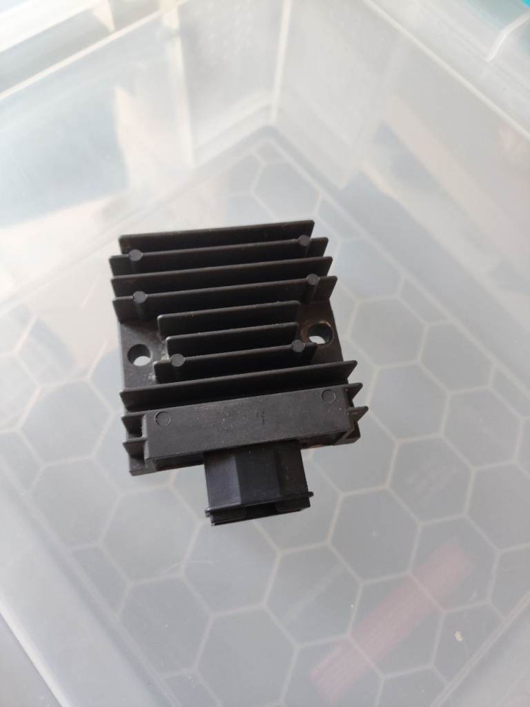 Honda CBR 250R regulator rectifier