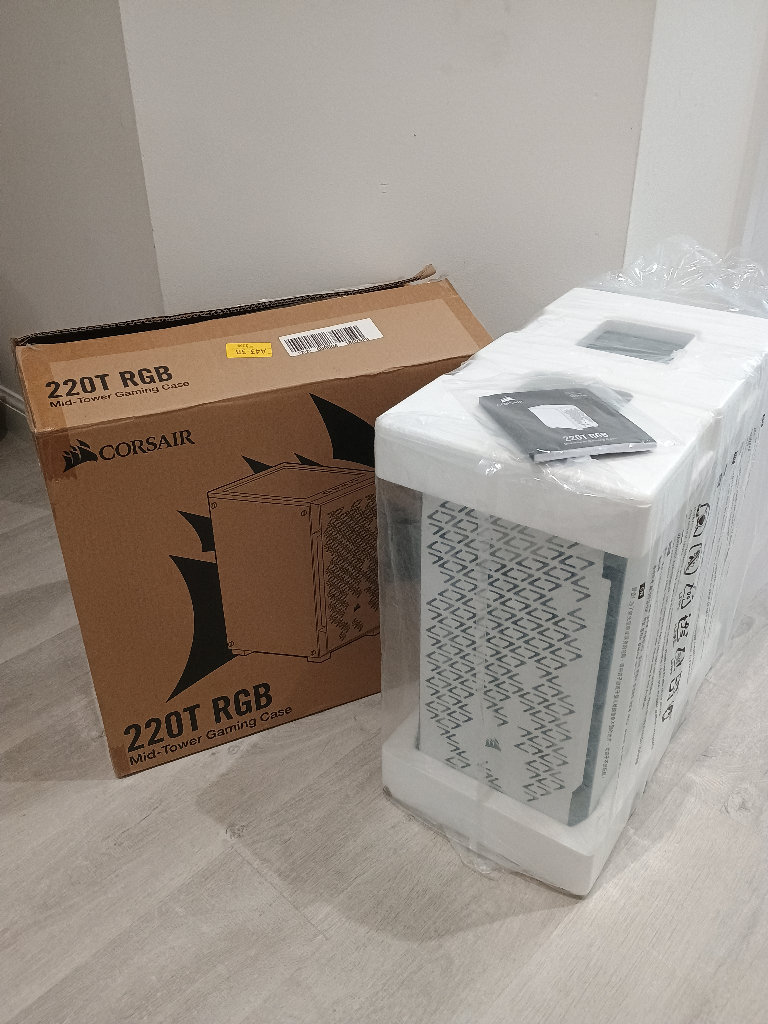 NEW Corsair iCUE 220T RGB Airflow, Tempered Glass Mid-Tower ATX Smart Gaming Case White