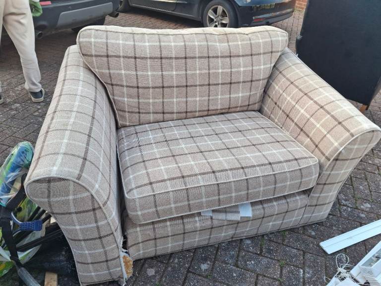 Plaid Love Armchair/ Cuddlechair– Barely used with Fabric Damage