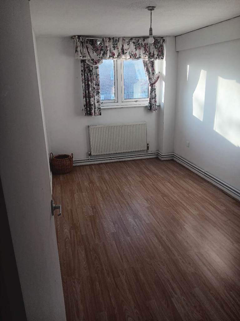 Room in Flat to rent