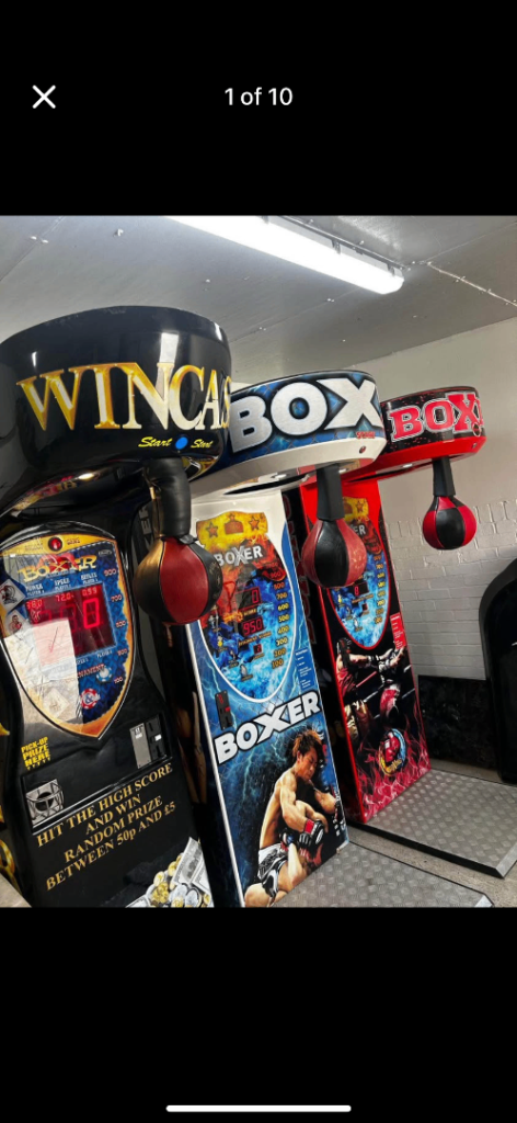 Arcade boxer machine 
