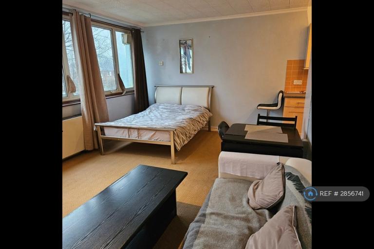 Studio flat in Kersfield House, London, SW15 (#2856741)