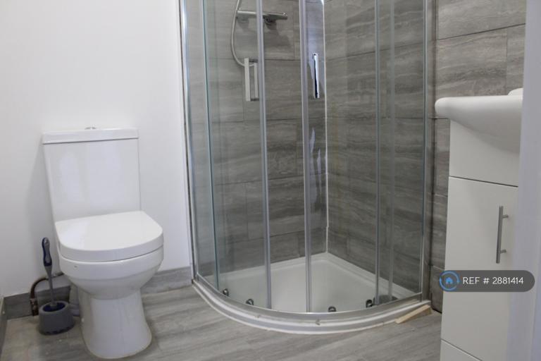 1 bedroom in Roxy Avenue, Romford, RM6 (#2881414)