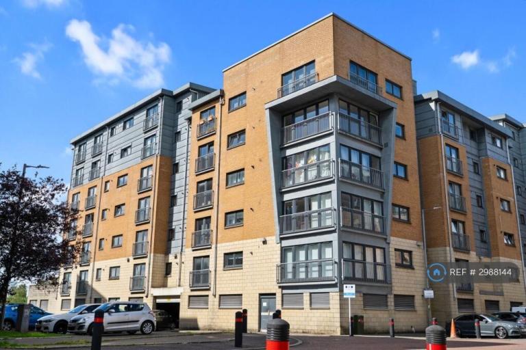 1 bedroom flat in Barrland Court, Glasgow, G41 (1 bed) (#2988144)