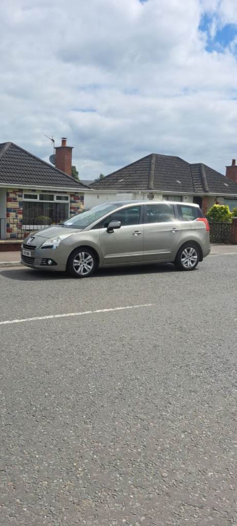 7 seater Peugeot, 5008, MPV, 2011, Manual, 1560 (cc), 5 doors