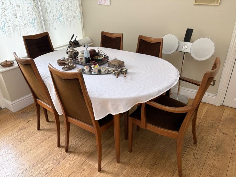 G plan dining table and 6 chairs 