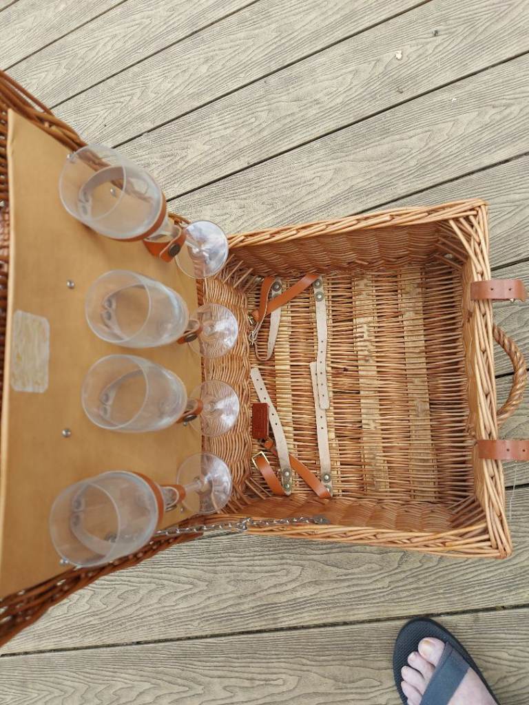 Traditional Wicker Champaign Picnic Basket with Glasses