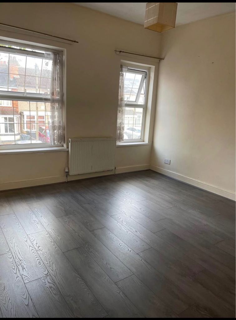 £1300 rent 