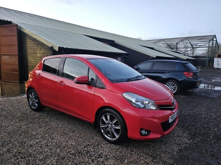 Toyota Yaris VVT-I 1.3 VVT-I SR M/DRIVE-S HATCHBACK red hoi clear auto automatic