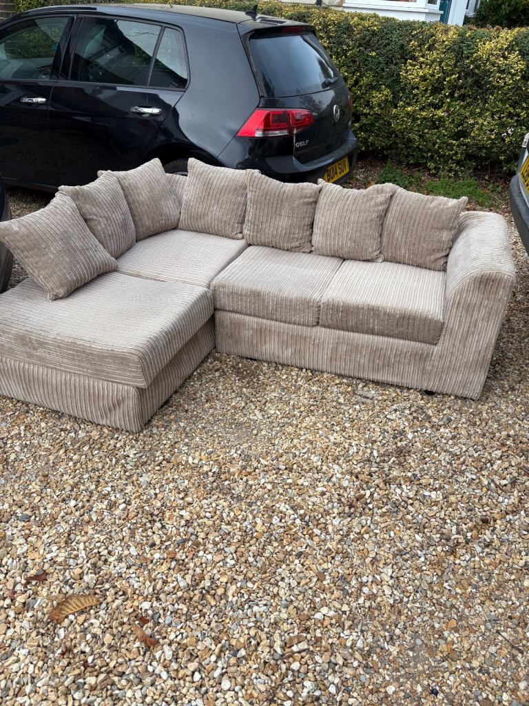 Small beige corner sofa (I CAN DELIVER)