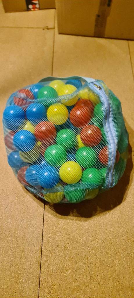 100 Plastic Balls