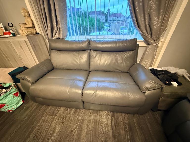 Three and two seater leather fully electric with USB ports 