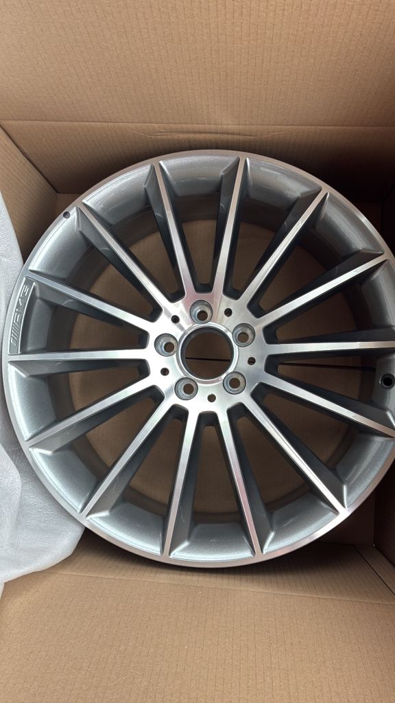 GENUINE Mercedes 20inch front wheel