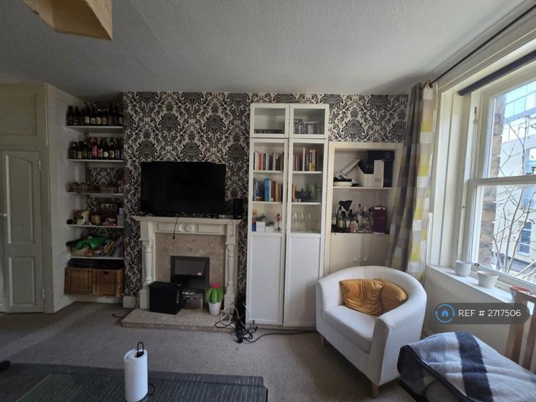 2 bedroom flat in Richmond Place, Edinburgh, EH8 (2 bed) (#2717506)