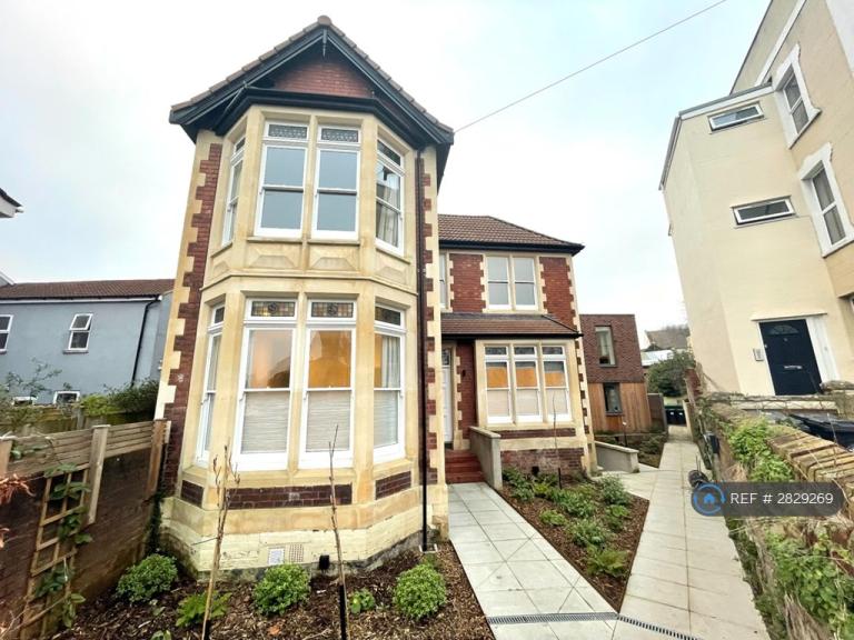 2 bedroom flat in Dean Lane, Bristol, BS3 (2 bed) (#2829269)