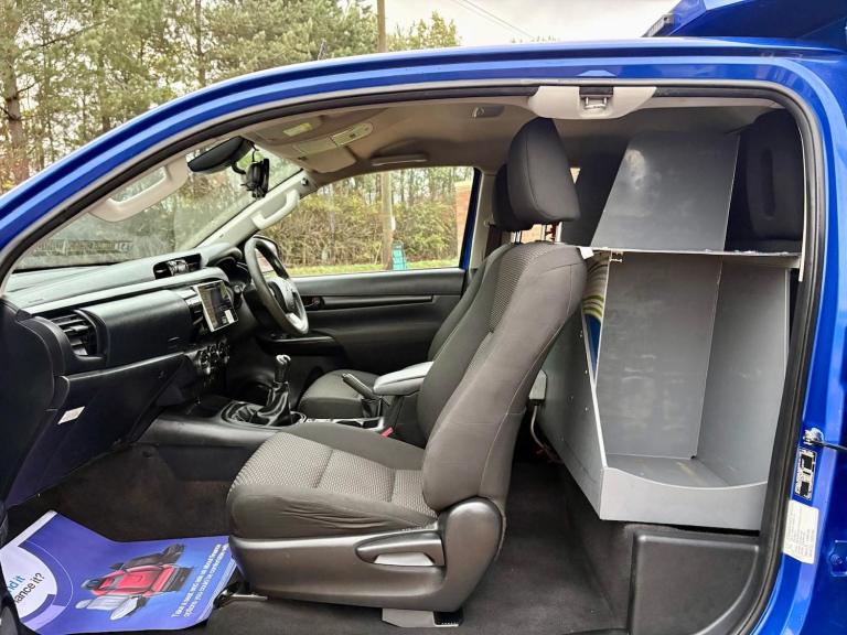 2018 Toyota Hilux Active Extra Cab Pick Up 2.4 D-4D 4x4***Front Winch***240v***Night Heater** PIC...