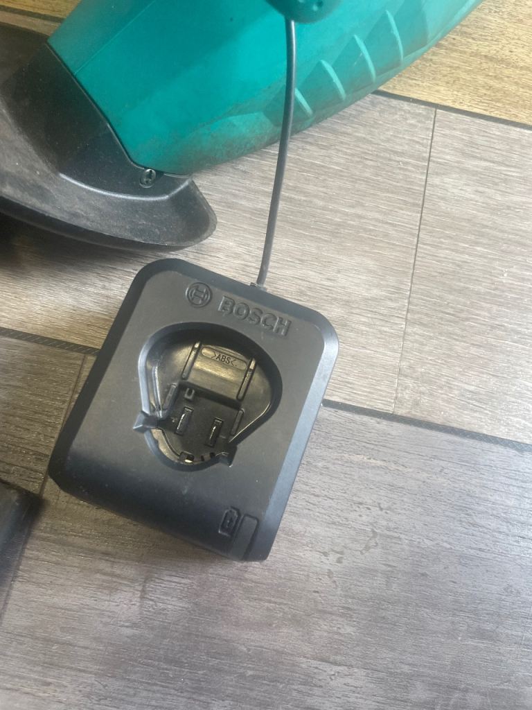 Bosch hedge trimmers with charger 