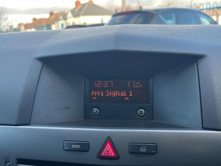 2006 Vauxhall Astra 1.8i 16V Design 5dr Auto HATCHBACK PETROL Automatic