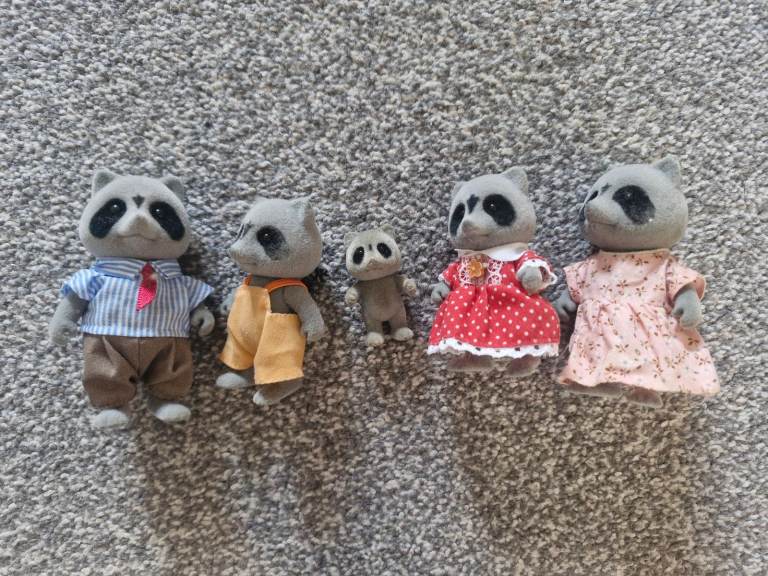 Sylvanians families chestnuts racoon family and a baby