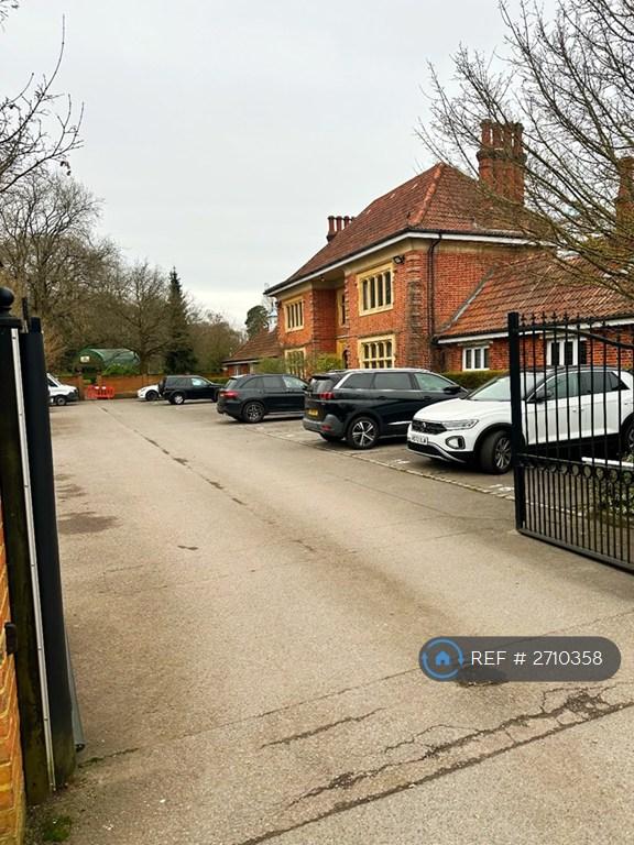 3 bedroom flat in Windsor Forest Court, Ascot, SL5 (3 bed) (#2710358)